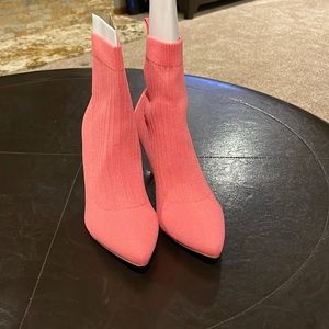 Womens Chinese Laundry Fushia Knit bootie size 7